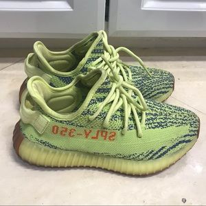 Yeezy boost 350 v2 frosted yellow size 6.5